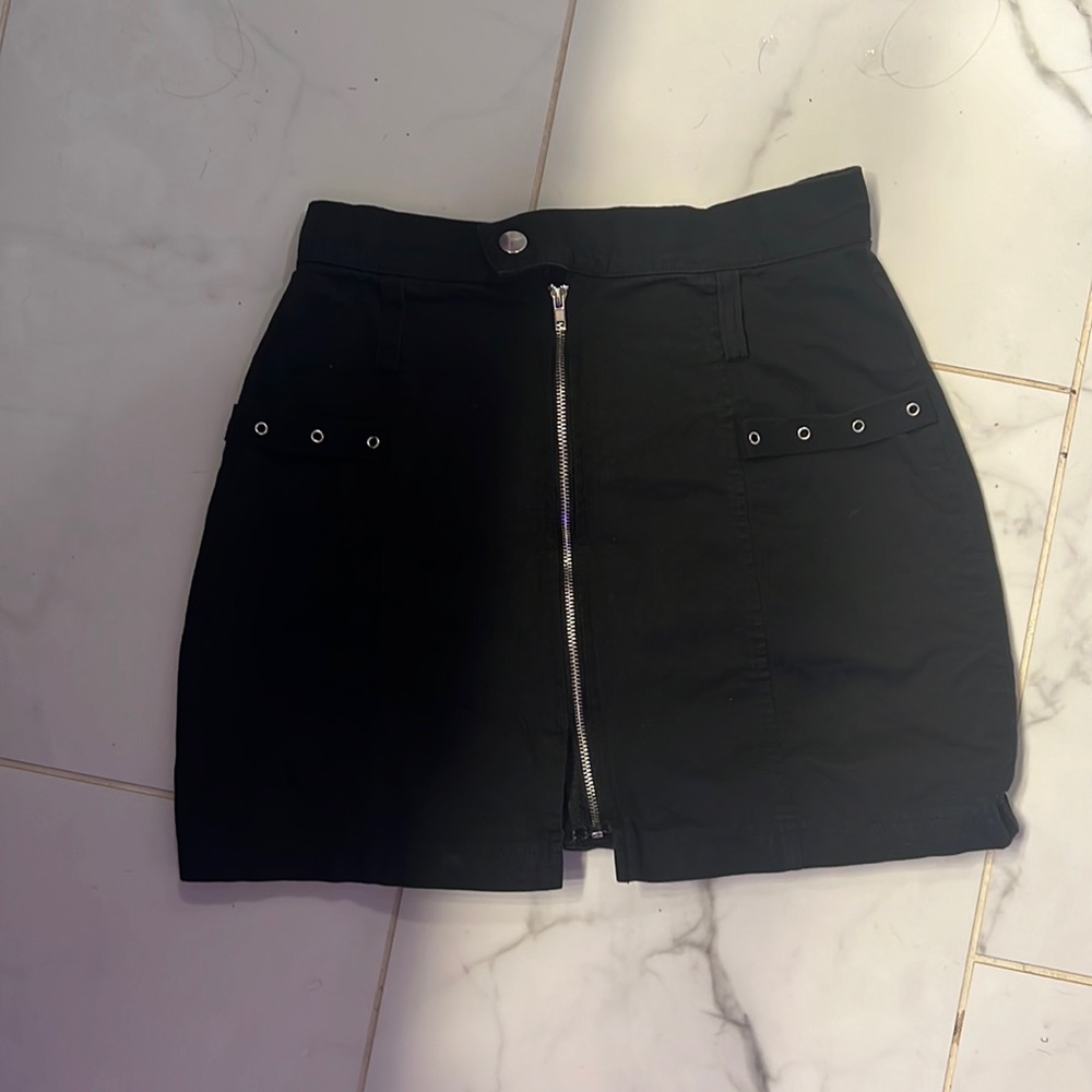 Black skirt zip in front